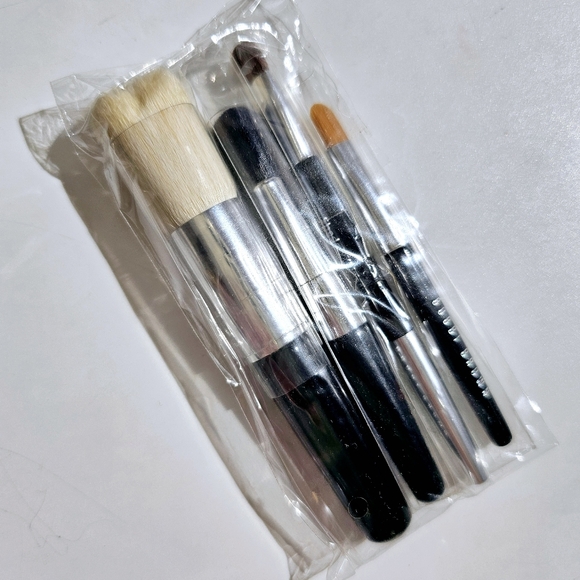 Bobbi Brown Party Collection Mini Brush Set New LE - Picture 2 of 3